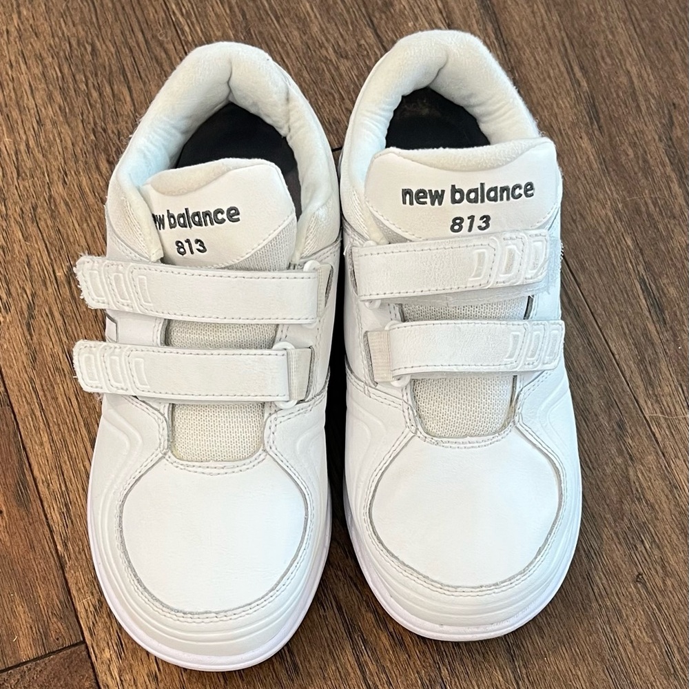 NB sneakers 7.5 extra wide, Gently used, Velcro & elastic, white great condition